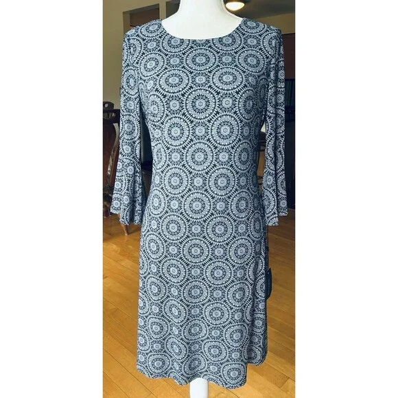Tommy Hilfiger Dress Size 4 Bell Sleeve Knee Length New NWT - Picture 1 of 12